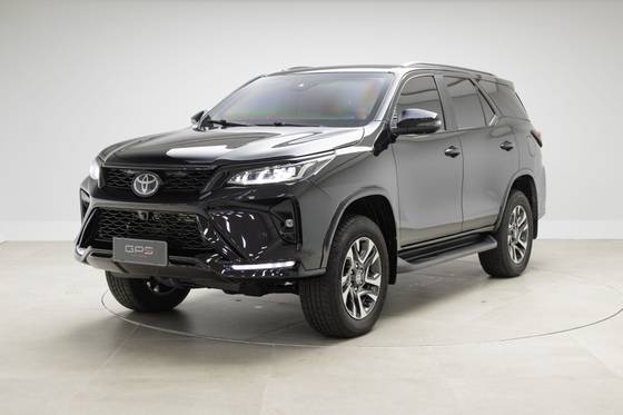 TOYOTA HILUX SW4 2.8 D-4D TURBO DIESEL DIAMOND 7L 4X4 AUTOMÁTICO
